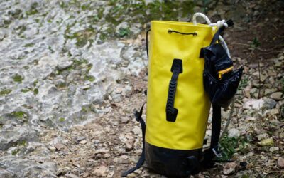 Plecak wodoszczelny podczas raftingu i canyoningu – jak dobrać pojemność?