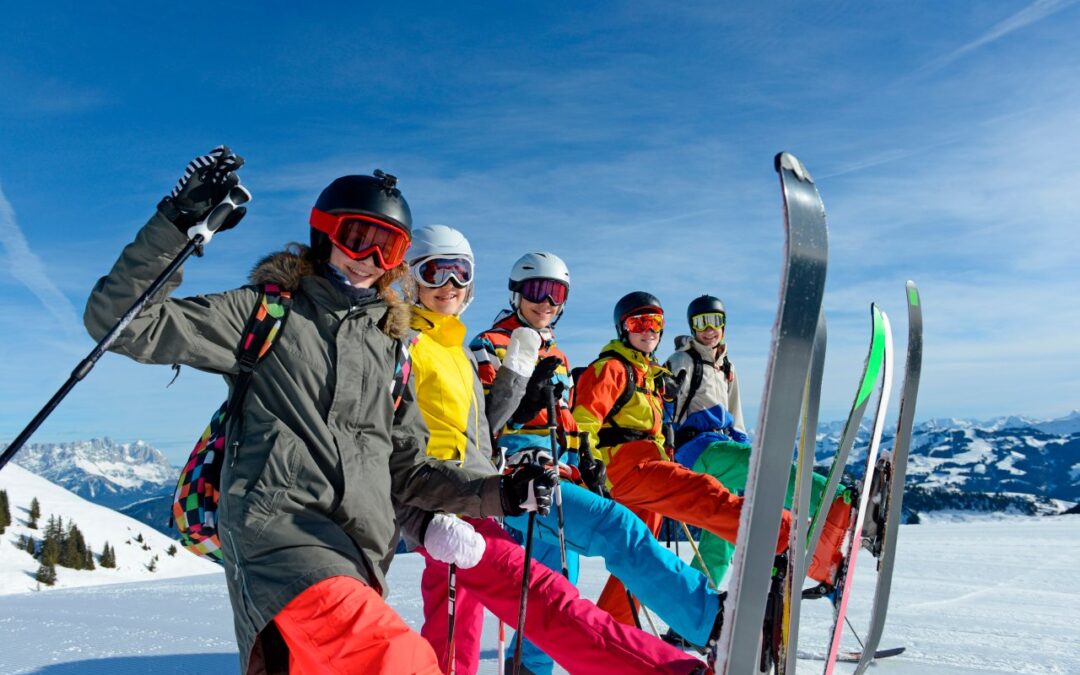 Narty rekreacyjne, snowpark czy freeride – jak dopasować ubezpieczenie do sposobu jazdy?